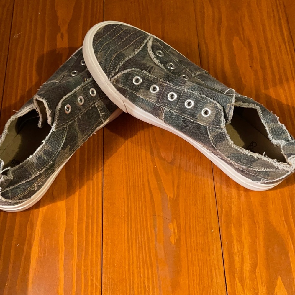 Camo slip on chucks